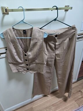 Beige Women's Vest & Pants Set - Classic Tailored Two-Piece
